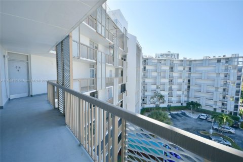 Condominio en venta en Aventura, Florida, 2 dormitorios, 100.43 m2 № 1962262 - foto 8