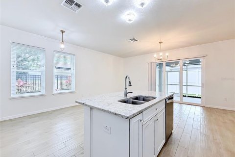 Townhouse in Dunedin, Florida 3 bedrooms, 138.24 sq.m. № 2093188 - photo 10
