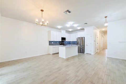 Townhouse in Dunedin, Florida 3 bedrooms, 138.24 sq.m. № 2093188 - photo 12