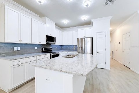 Townhouse in Dunedin, Florida 3 bedrooms, 138.24 sq.m. № 2093188 - photo 4