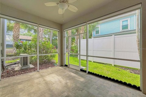 Townhouse in Dunedin, Florida 3 bedrooms, 138.24 sq.m. № 2093188 - photo 14
