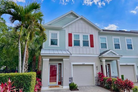 Townhouse in Dunedin, Florida 3 bedrooms, 138.24 sq.m. № 2093188 - photo 2