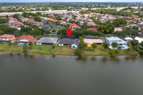 Villa ou maison à vendre à Davie, Floride: 4 chambres, 222.97 m2 № 2087353 - photo 13
