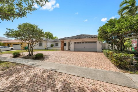 Villa ou maison à vendre à Davie, Floride: 4 chambres, 222.97 m2 № 2087353 - photo 5