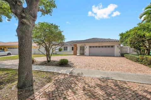 Villa ou maison à vendre à Davie, Floride: 4 chambres, 222.97 m2 № 2087353 - photo 3