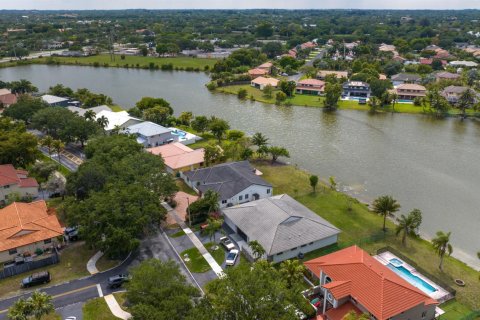 Villa ou maison à vendre à Davie, Floride: 4 chambres, 222.97 m2 № 2087353 - photo 14