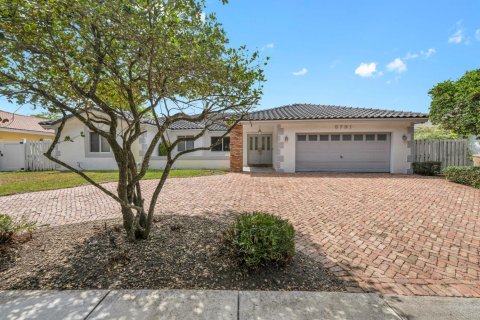 Villa ou maison à vendre à Davie, Floride: 4 chambres, 222.97 m2 № 2087353 - photo 2