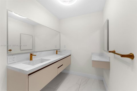 Copropriété à louer à Miami, Floride: 4 chambres, 250.84 m2 № 2032139 - photo 28