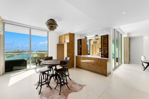 Copropriété à louer à Miami, Floride: 4 chambres, 250.84 m2 № 2032139 - photo 13