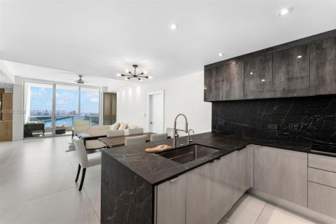 Copropriété à louer à Miami, Floride: 4 chambres, 250.84 m2 № 2032139 - photo 5