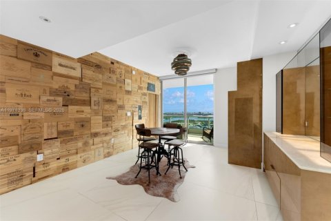 Copropriété à louer à Miami, Floride: 4 chambres, 250.84 m2 № 2032139 - photo 11
