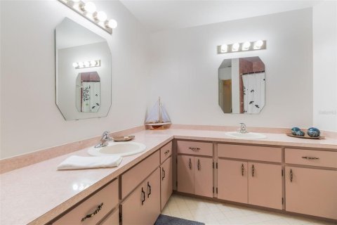 House in Vero Beach, Florida 3 bedrooms, 174.19 sq.m. № 1824568 - photo 12