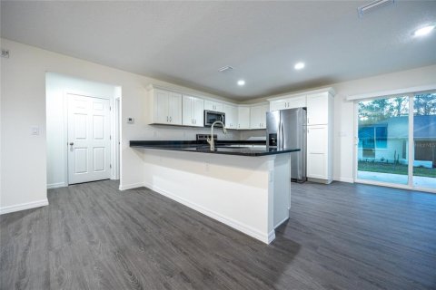 House in Silver Springs Shores, Florida 3 bedrooms, 116.22 sq.m. № 1399570 - photo 10