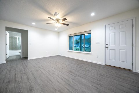 House in Silver Springs Shores, Florida 3 bedrooms, 116.22 sq.m. № 1399570 - photo 9