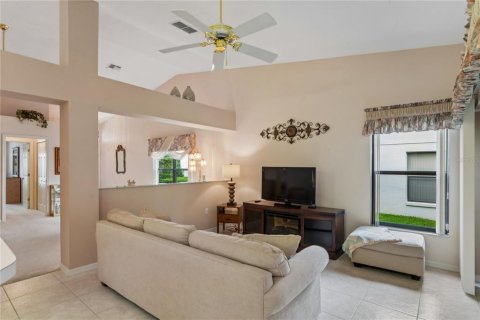 Villa ou maison à vendre à Spring Hill, Floride: 2 chambres, 146.41 m2 № 2351661 - photo 20