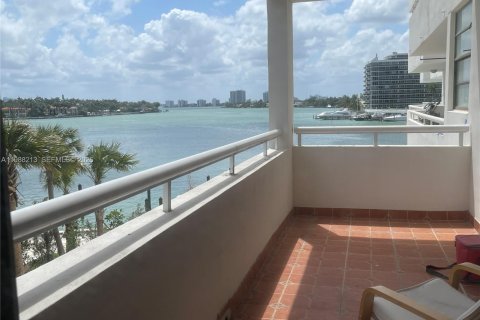 Купить кондоминиум в Майами-Бич, Флорида 1 спальня, 75.62м2, № 2057625 - фото 2