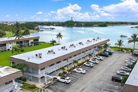 Condo in Jupiter, Florida, 2 bedrooms  № 2399631 - photo 19