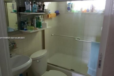 Propiedad comercial en venta en Miami, Florida, 258.64 m2 № 1984056 - foto 7