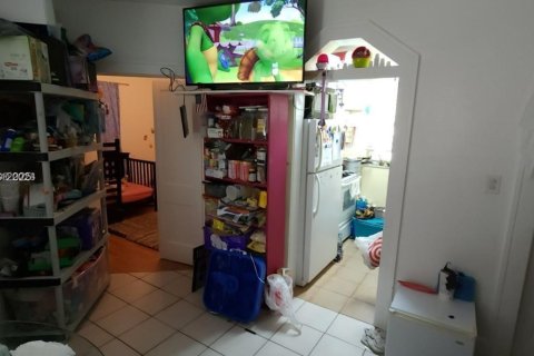 Propiedad comercial en venta en Miami, Florida, 258.64 m2 № 1984056 - foto 9