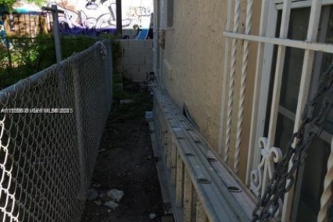 Propiedad comercial en venta en Miami, Florida, 258.64 m2 № 1984056 - foto 11