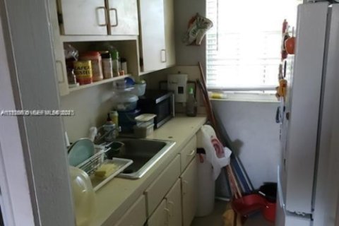 Propiedad comercial en venta en Miami, Florida, 258.64 m2 № 1984056 - foto 3