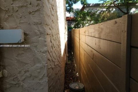 Propiedad comercial en venta en Miami, Florida, 258.64 m2 № 1984056 - foto 12