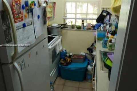 Propiedad comercial en venta en Miami, Florida, 258.64 m2 № 1984056 - foto 10