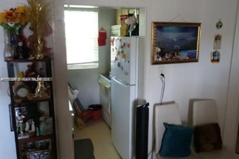 Propiedad comercial en venta en Miami, Florida, 258.64 m2 № 1984056 - foto 2