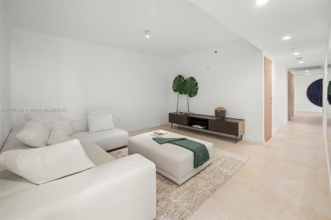 Купить кондоминиум в Бей-Харбор-Айлендс, Флорида 4 спальни, 327.29м2, № 1940590 - фото 19
