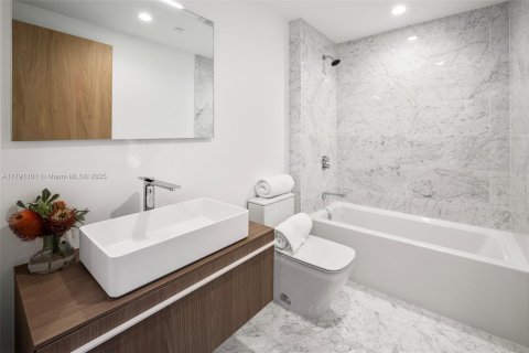 Купить кондоминиум в Бей-Харбор-Айлендс, Флорида 4 спальни, 327.29м2, № 1940590 - фото 23