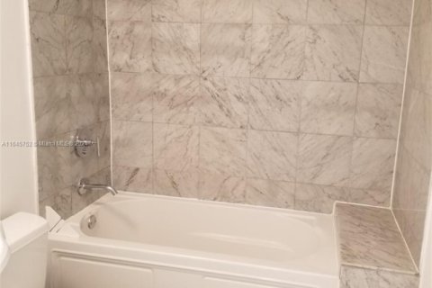 Condo in Miami Beach, Florida, 2 bedrooms № 1959332 - photo 26