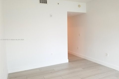 Condo in Miami Beach, Florida, 2 bedrooms № 1959332 - photo 23