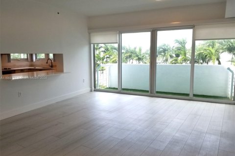Condo in Miami Beach, Florida, 2 bedrooms № 1959332 - photo 3