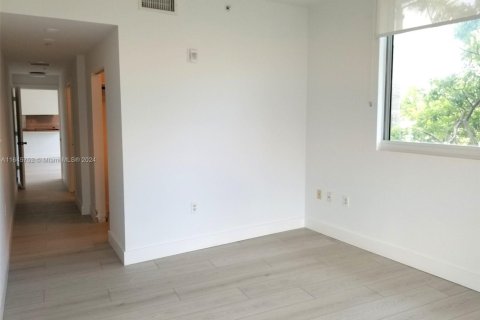 Condo in Miami Beach, Florida, 2 bedrooms № 1959332 - photo 17