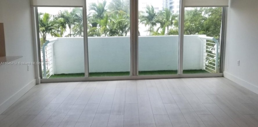 Condo in Miami Beach, Florida, 2 bedrooms № 1959332