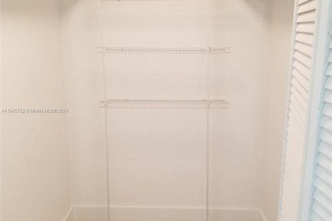 Condo in Miami Beach, Florida, 2 bedrooms № 1959332 - photo 21