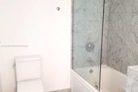 Condo in Miami Beach, Florida, 2 bedrooms № 1959332 - photo 19