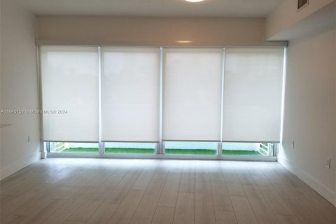 Condo in Miami Beach, Florida, 2 bedrooms № 1959332 - photo 11
