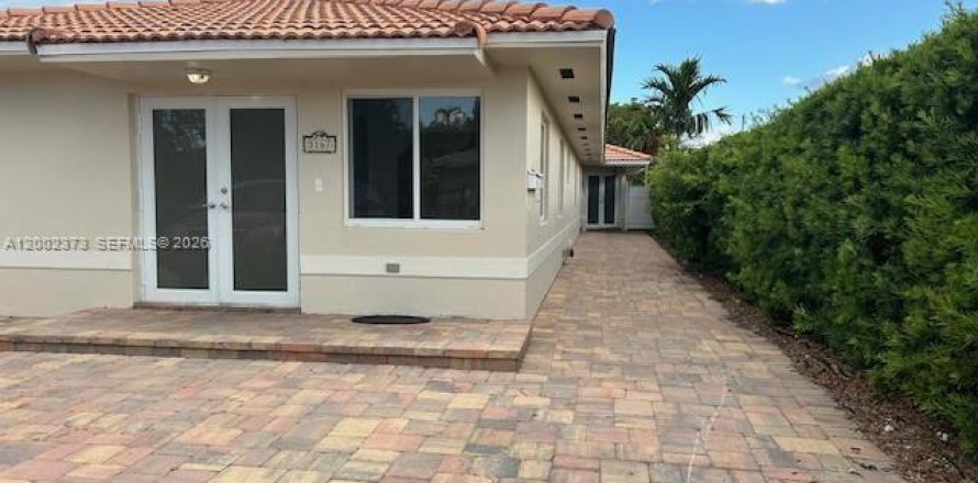 House in Miami, Florida 3 bedrooms, 244.98 sq.m. № 2067732