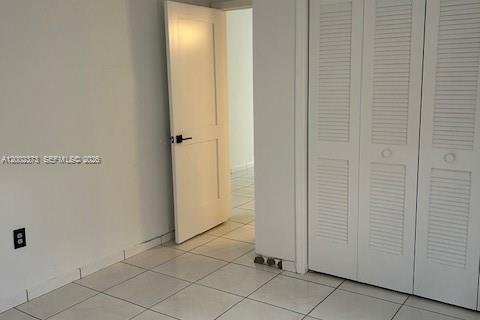 House in Miami, Florida 3 bedrooms, 244.98 sq.m. № 2067732 - photo 7