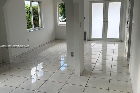 House in Miami, Florida 3 bedrooms, 244.98 sq.m. № 2067732 - photo 2