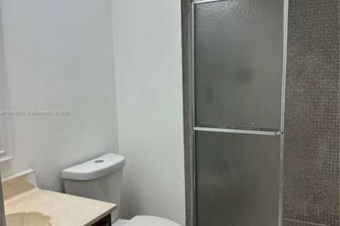 Снять в аренду кондоминиум в Лодердейл-Лейкс, Флорида 2 спальни, 89.19м2, № 1983189 - фото 7