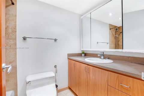 Condominio en venta en Miami Beach, Florida, 52.95 m2 № 1937876 - foto 2