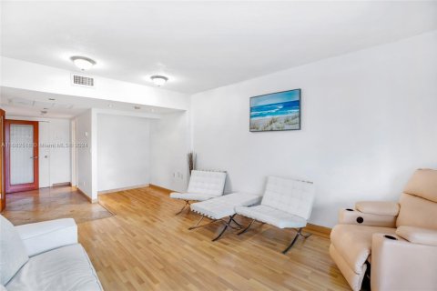 Condominio en venta en Miami Beach, Florida, 52.95 m2 № 1937876 - foto 8