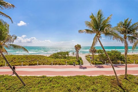 Condominio en venta en Miami Beach, Florida, 52.95 m2 № 1937876 - foto 24
