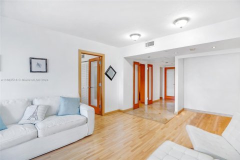 Купить кондоминиум в Майами-Бич, Флорида 52.95м2, № 1937876 - фото 9