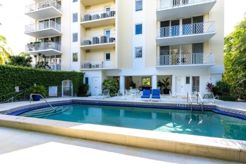Condominio en alquiler en Palm Beach, Florida, 2 dormitorios, 120.12 m2 № 1005129 - foto 1