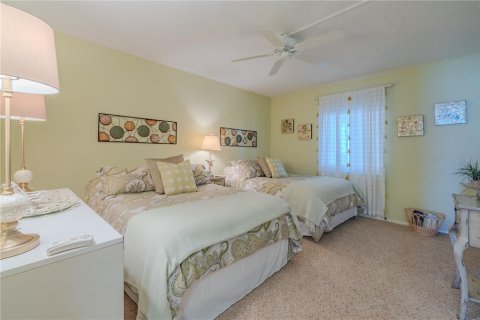 Condo in New Smyrna Beach, Florida, 2 bedrooms № 2214556 - photo 18