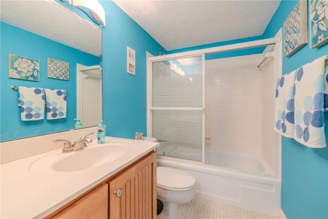 Condo in New Smyrna Beach, Florida, 2 bedrooms № 2214556 - photo 21