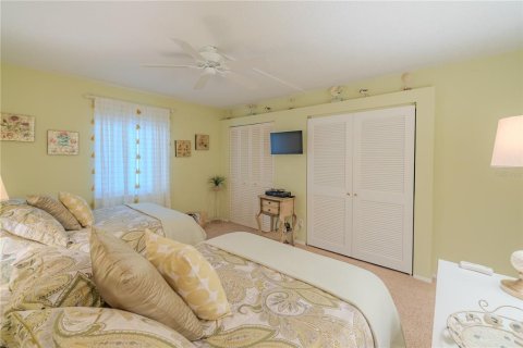 Condo in New Smyrna Beach, Florida, 2 bedrooms № 2214556 - photo 20